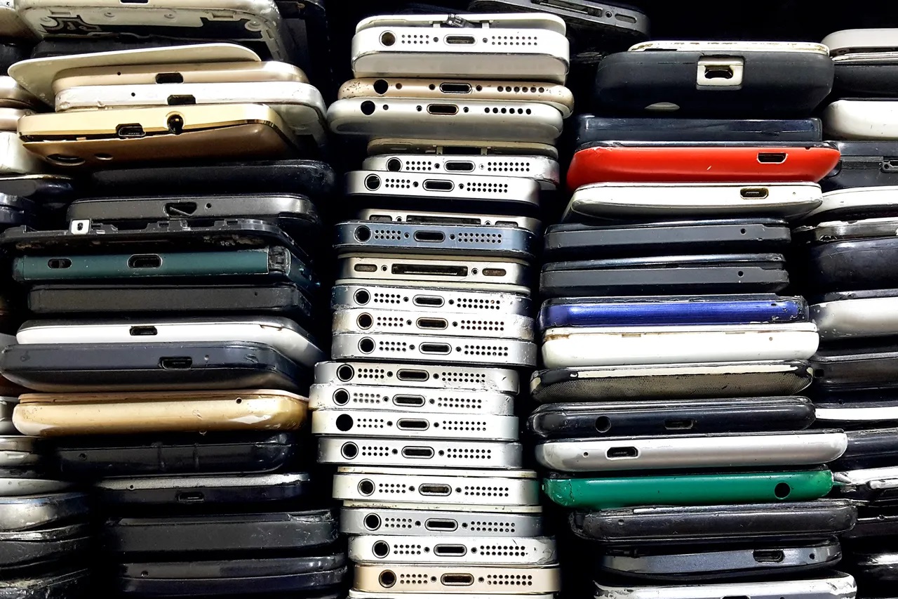Kazeem In Trouble For Allegedly Stealing 76 Phones