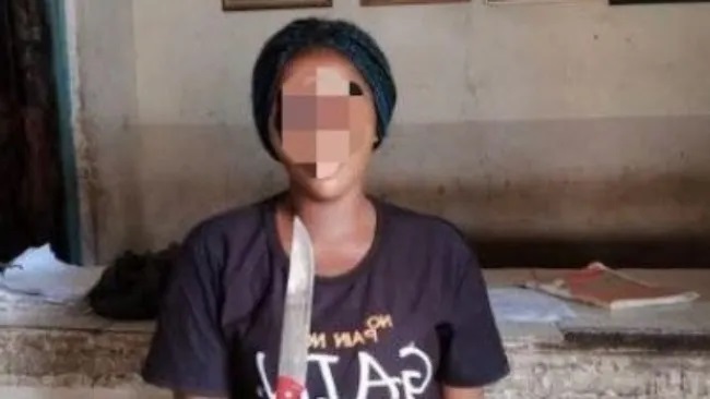 Woman Stabs Boyfriend to Death