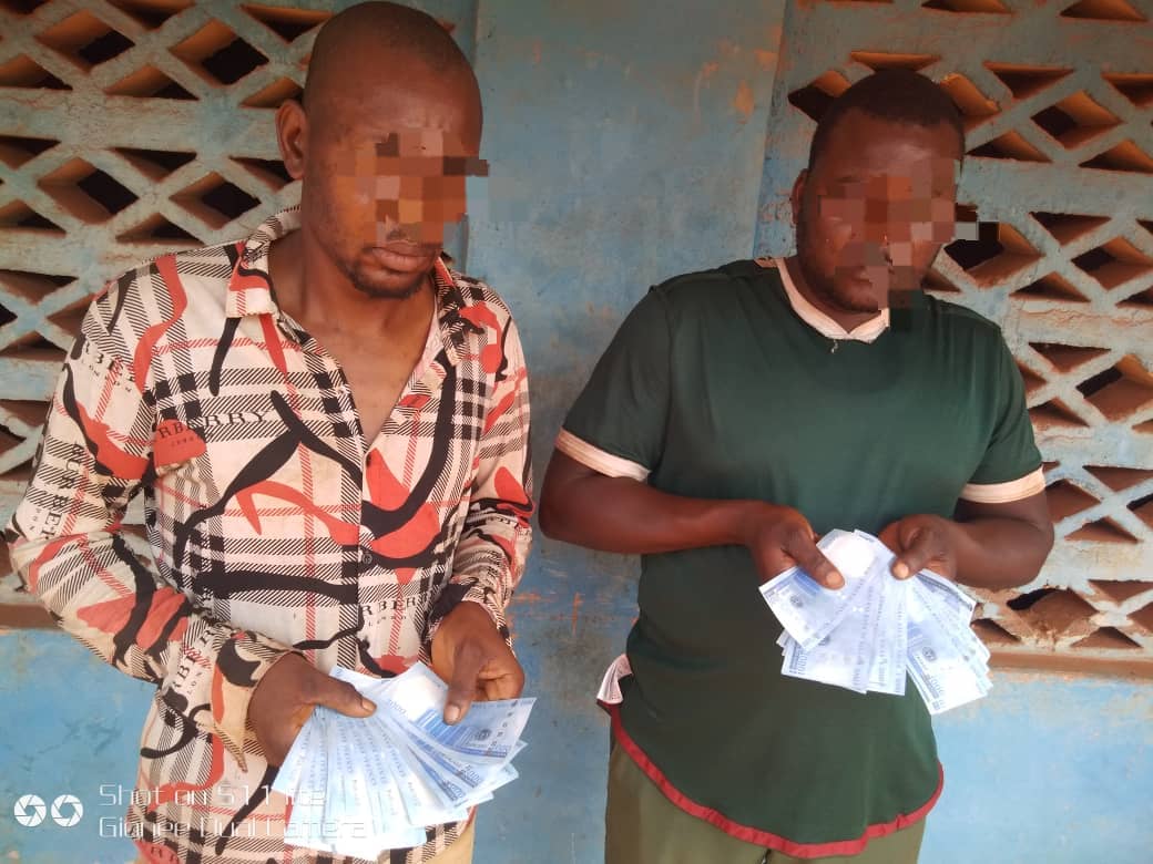 Selling Fake Naira Notes