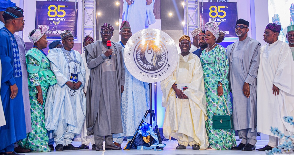 OTHERS STORM IBADAN FOR AKANDE AT 85