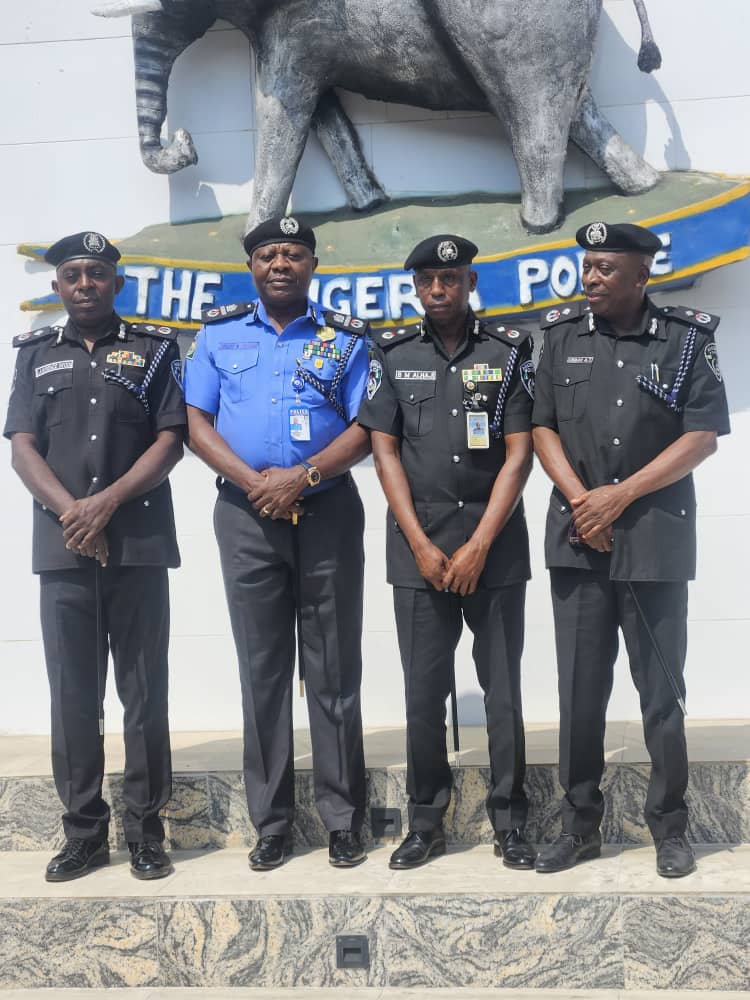 2 DECORATES SENIOR OFFICERS