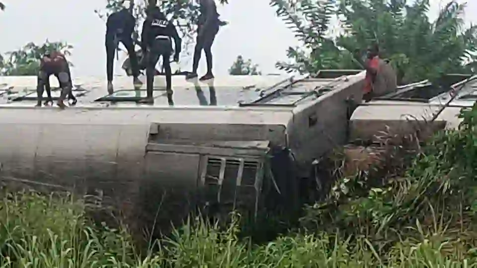 The Nigerian Railway Corporation, NRC has confirmed that four coaches of the Warri-Itakpe Train Service derailed on Monday.